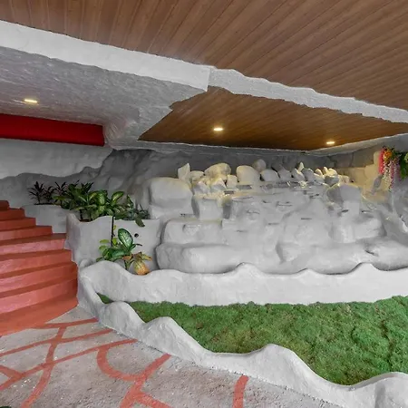 Villa Stonera: Mountain Retreat with Indoor Pool & Outdoor Firepit-3